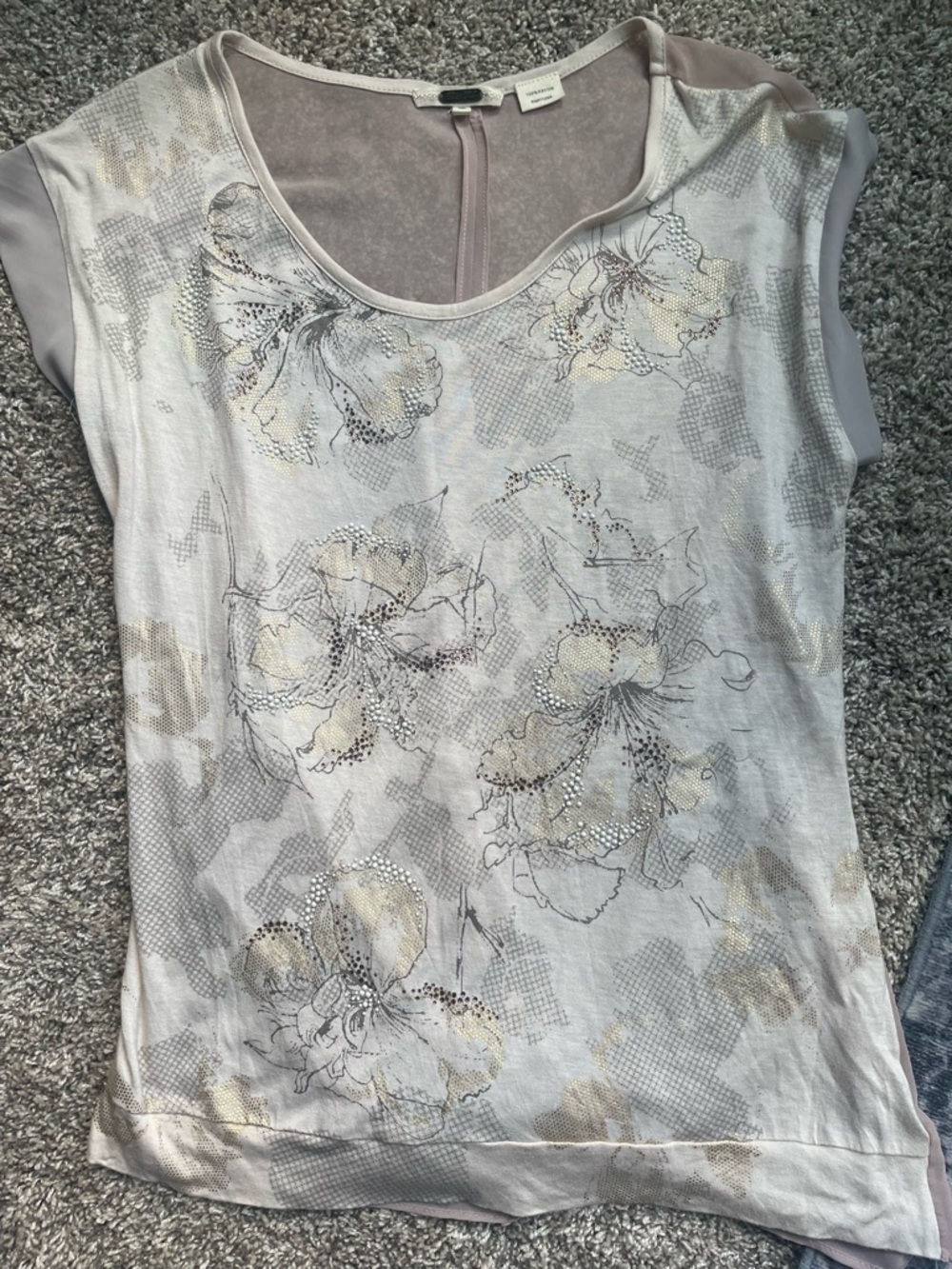 Miss Me Woman’s Top SZ M in gently used condition
